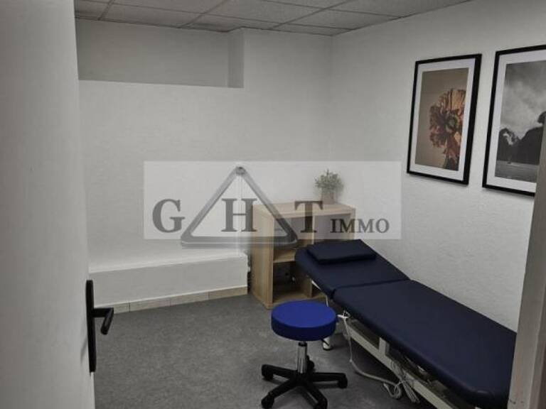 Local professionnel de 150 m² à Melun, idéal pour kiné — photo 1