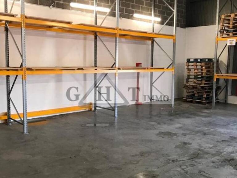 ENTREPOT 250 M² A LOUER BRETIGNY SUR ORGE — photo 1