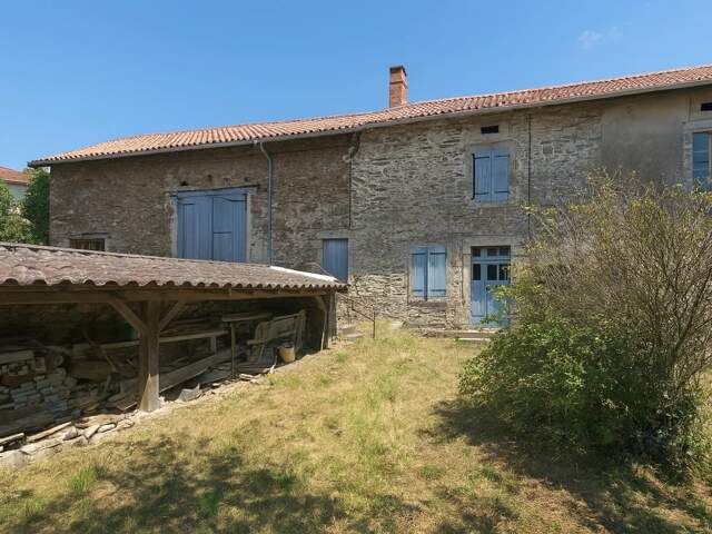Maison en pierre — photo du bien