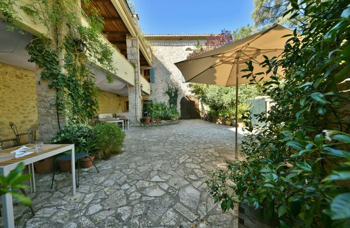 Propriété de village en pierre avec jardin et cour — photo 3