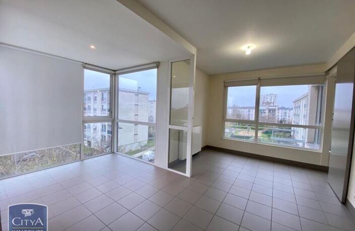 Location appartement 4 pièces 106 m² à Saint-Pierre-des-Corps (37700) — photo 2
