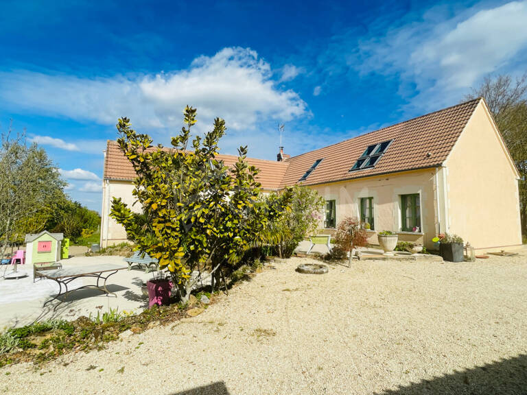 Maison Montigny La Resle — photo 1
