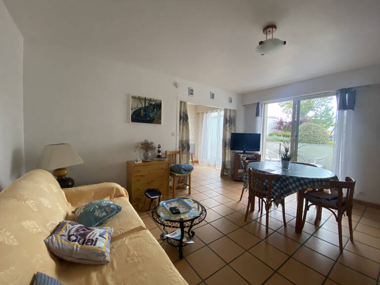 APPARTEMENT AVEC BALCON ET PARKING, PLAGE A 200 METRES — photo 1