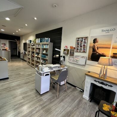 Commerce  49900 €