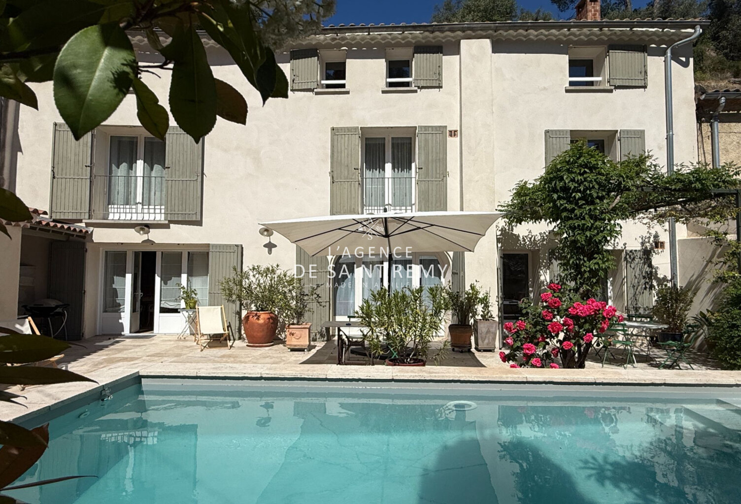 MAISON DE VILLE AVEC JARDIN ET PISCINE, À PROXIMITÉ D''AVIGNON — photo 1