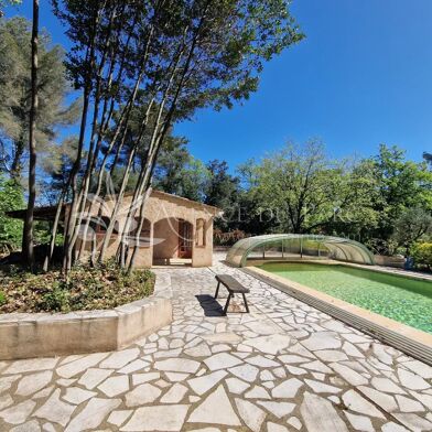 Maison  680000 €