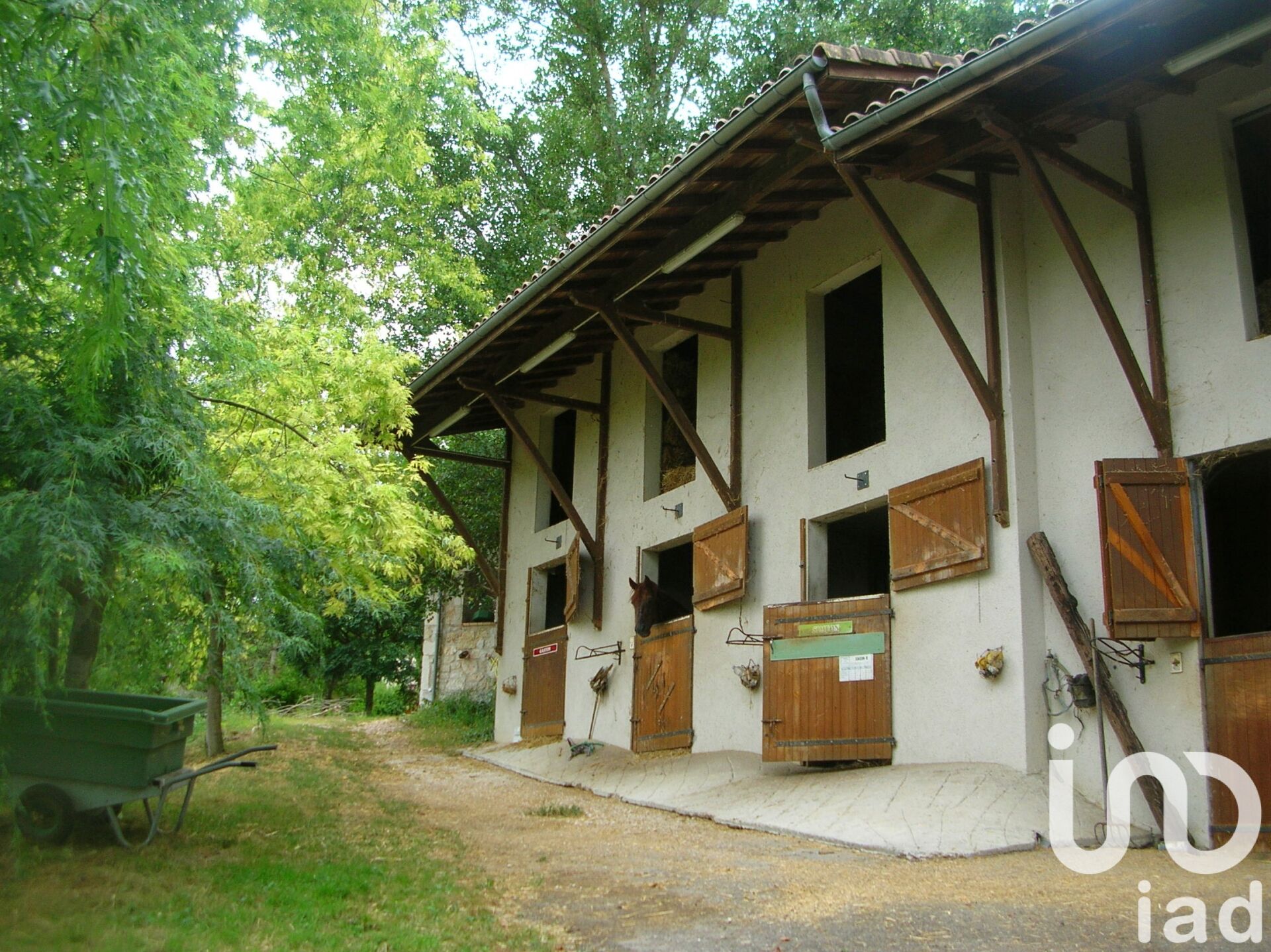 St-Clair - 300m² - 15p.