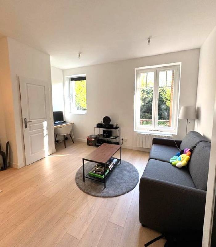 Location Studio 20 m² à Tassin-la-Demi-Lune 675 ¤ CC /mois