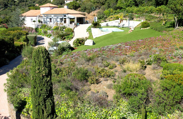 LES ISSAMBRES , VILLA 185 m² , 5 pièces , VUE DEGAGÉE JUSQU'À LA MER — photo 3
