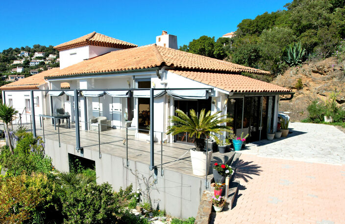 LES ISSAMBRES , VILLA 185 m² , 5 pièces , VUE DEGAGÉE JUSQU'À LA MER — photo 4