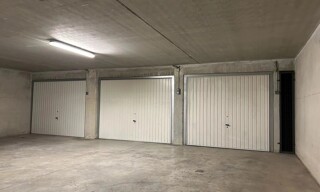 Garage   m² à louer à Uzès (30700)
