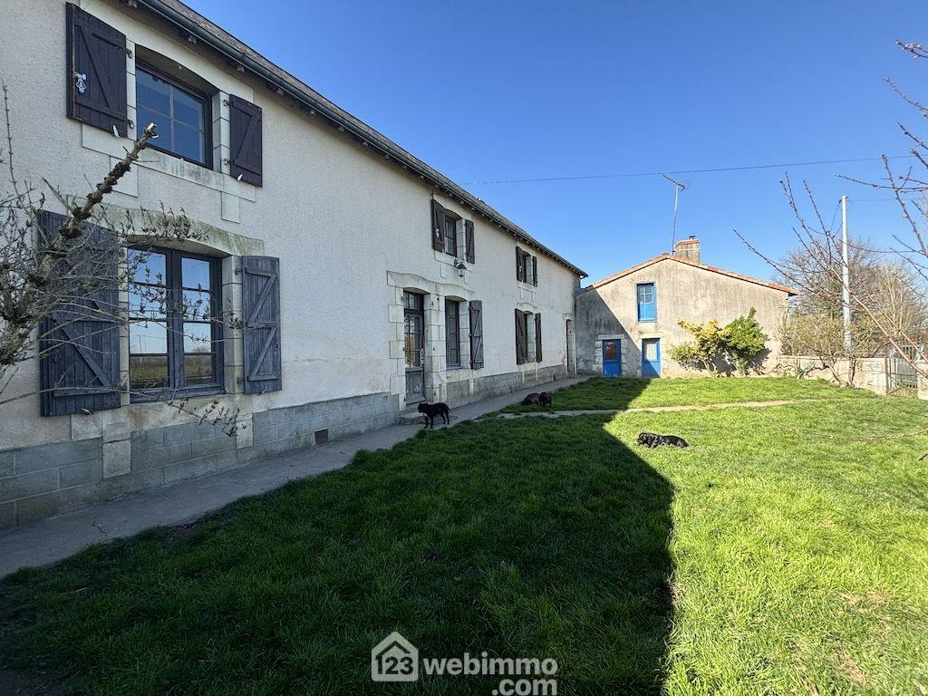 Photo Maison - 265m² - La Puye image 1/4