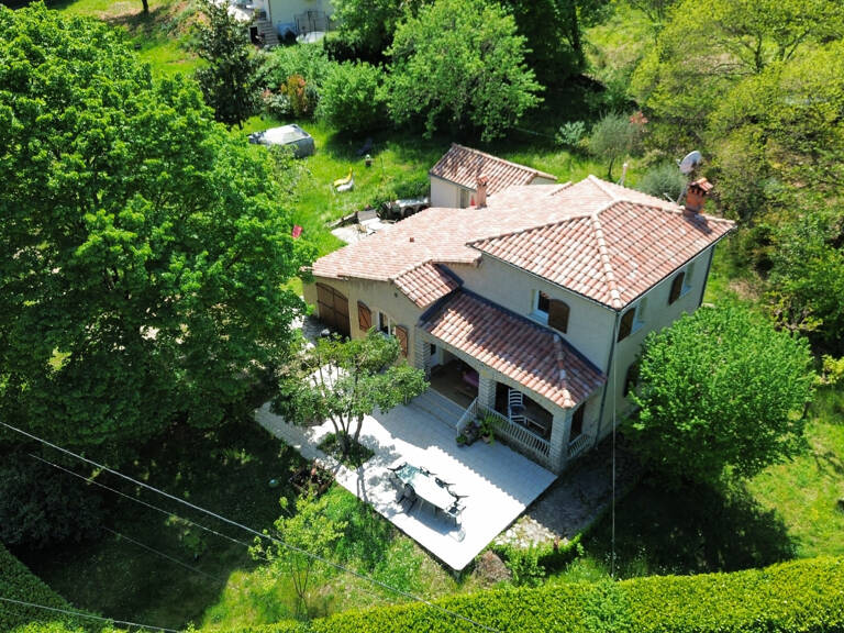 MIALET - Vente d'une maison T4 de 109 m2 sur une parcelle de — photo 1