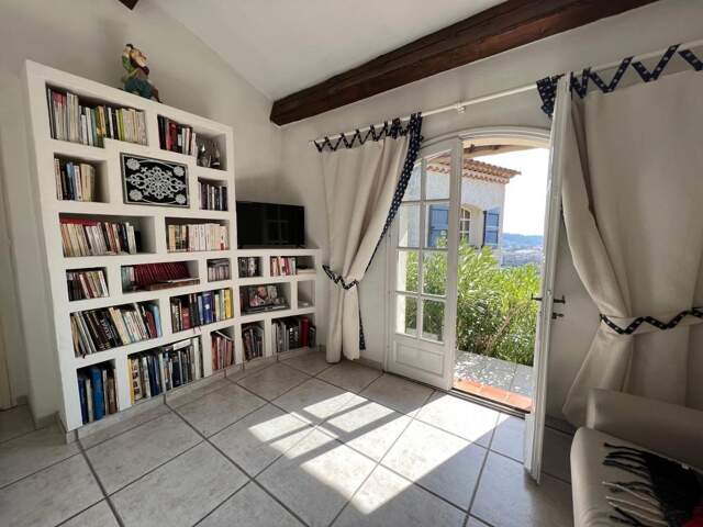 Propriété + Piscine en ville — photo du bien