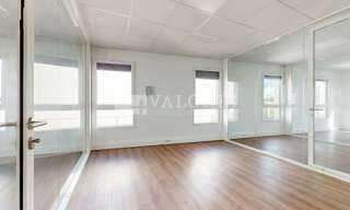 Bureau  250 m² à louer à Dardilly (69570)