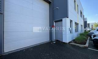 Commerce  300 m² à louer à Saint-Fons (69190)