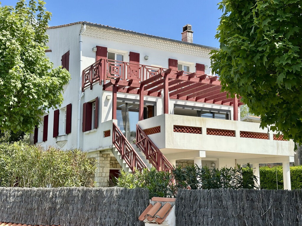 Villa / Maison  T9 à vendre Royan 17200