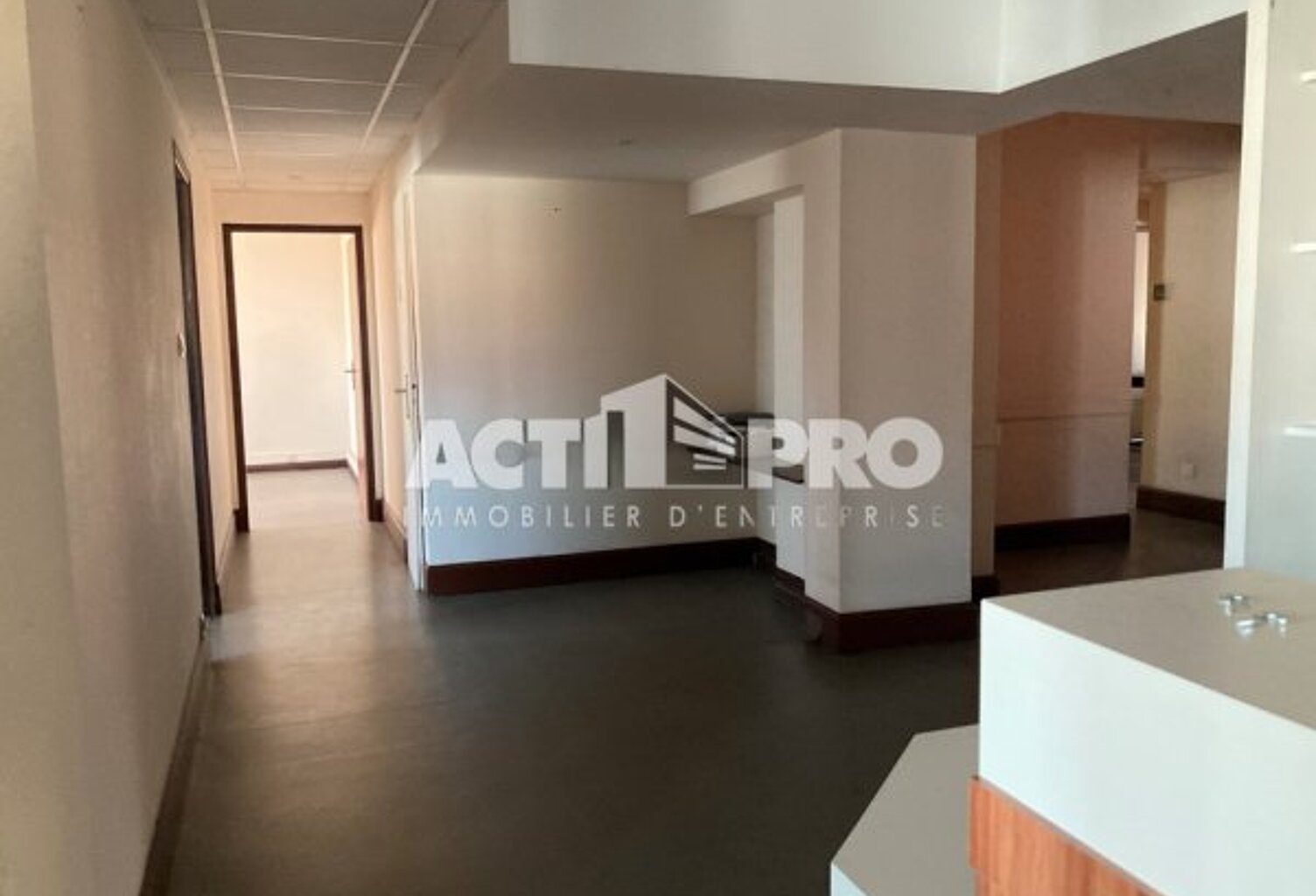 Bureaux à vendre — photo 1