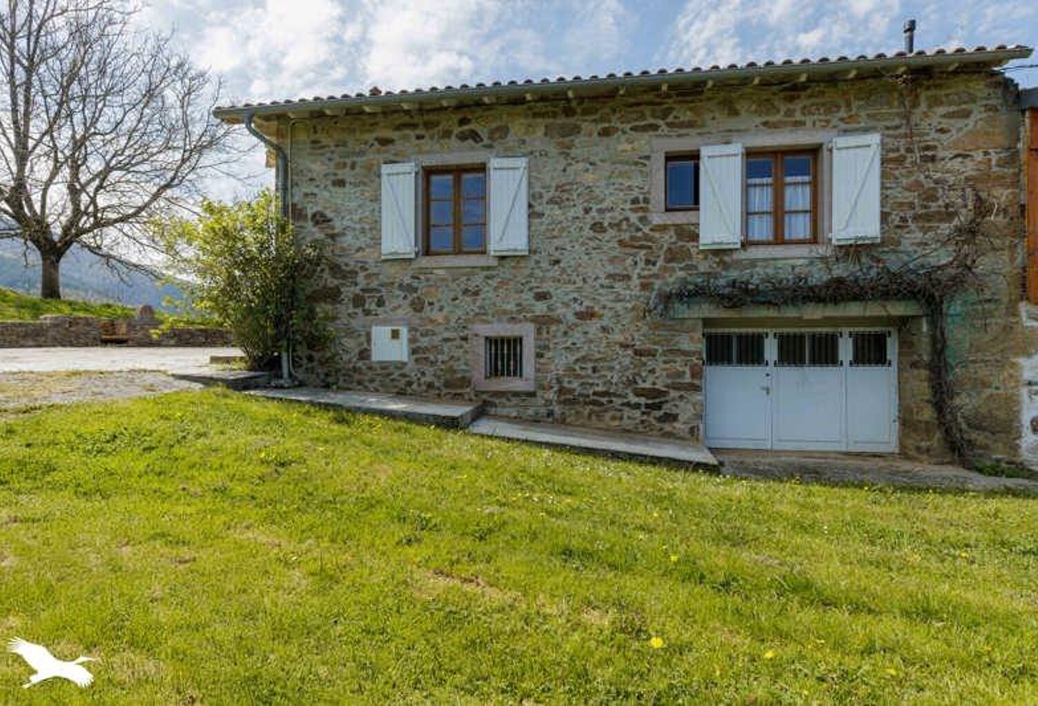 Maison en pierre de 3 pièces principales — photo 1