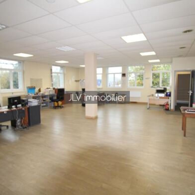 Local industriel 3 pièces 2500 €