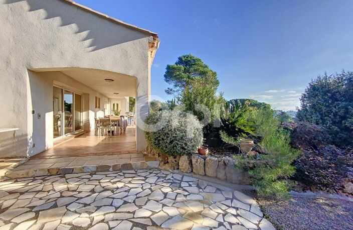 Villa fort potentiel à vendre - Secteur prisé de la Bouverie - Terrain de 3 633m2 divisible et constructible- Au calme - 6 chambres - Appartement indépendant - Piscinable — photo 2