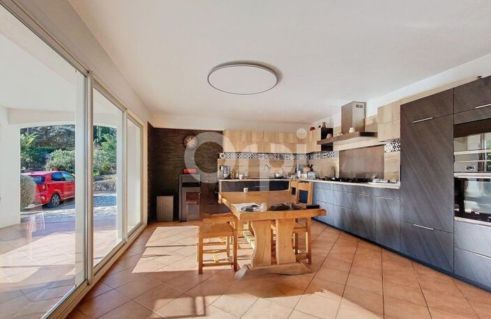 Villa fort potentiel à vendre - Secteur prisé de la Bouverie - Terrain de 3 633m2 divisible et constructible- Au calme - 6 chambres - Appartement indépendant - Piscinable — photo 5