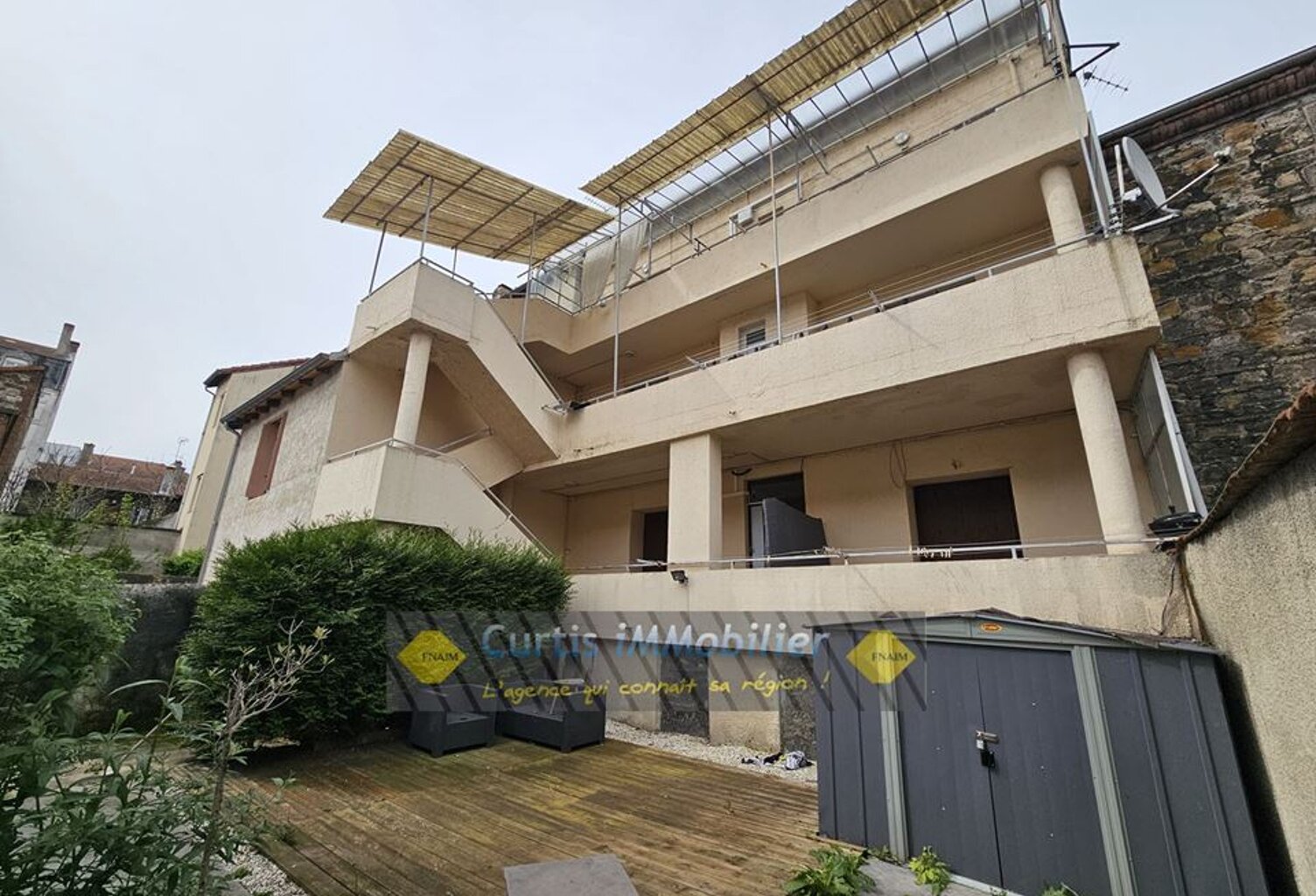 Immeuble - 231m ² — photo 1