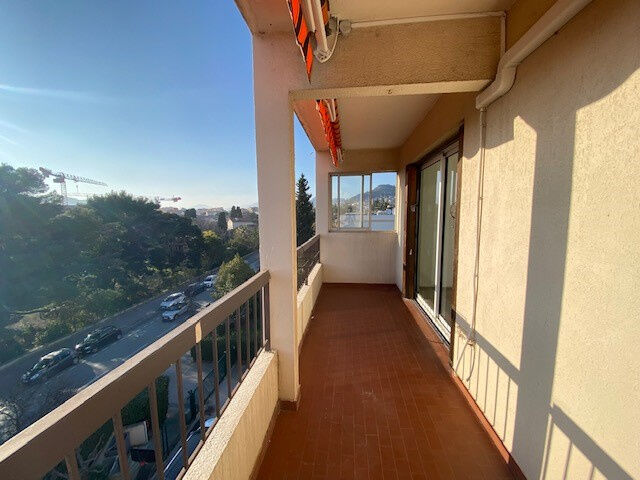 Appartement 3 pièces  à louer Hyères 83400