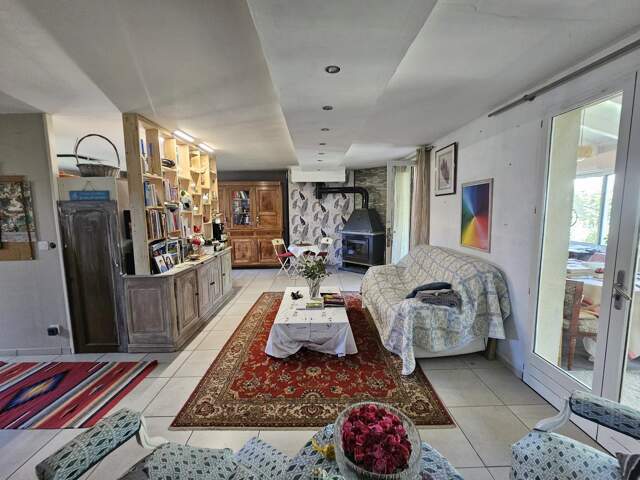 Plain pied sur 579m² à Montroy — photo du bien