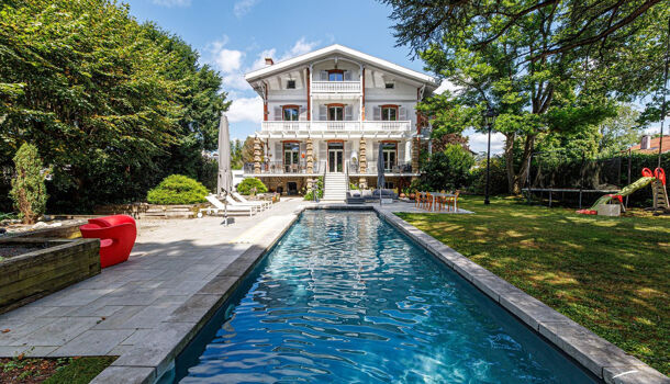 Villa / Maison 13 pièces  à vendre Pau 64000