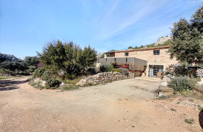PROPRIETE AU COEUR DES ALPILLES AVEC VUE — photo 2