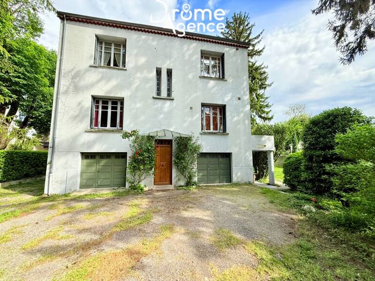 Villa — photo 1
