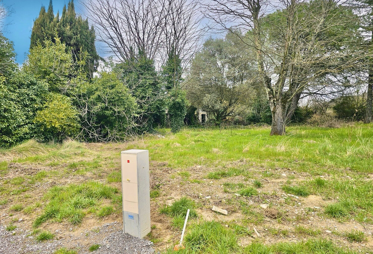 Terrain constructible de 590m2 — photo 1