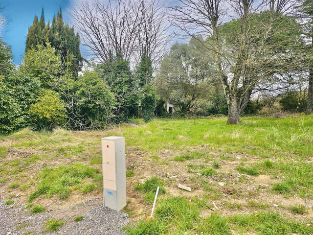 Terrain constructible de 590m2 — photo du bien
