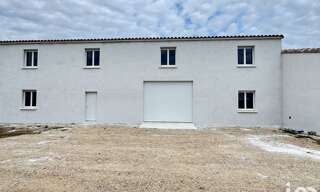 Commerce  220 m² à louer à Saint-Gilles (30800)