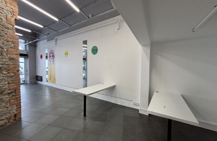 Local Commercial 83 m2 — photo 2