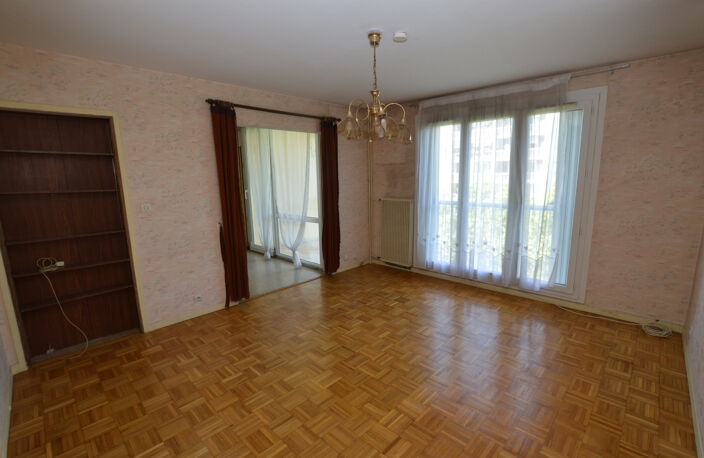 Appartement - VAULX-EN-VELIN — photo 3