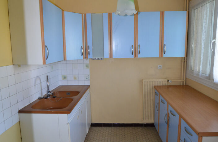 Appartement - VAULX-EN-VELIN — photo 5