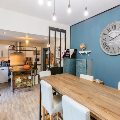 Maison 7 pièces 303688 €