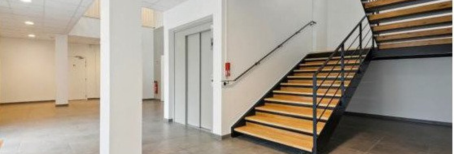 Bureau  348 m² à vendre à Bron (69500)