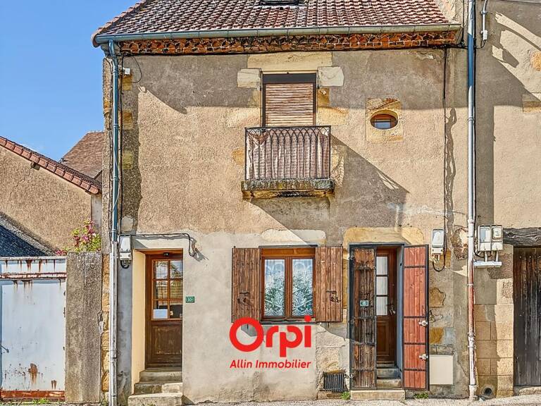 IMMEUBLE DE RAPPORT centre de MONTMARAULT, F2 et F6 et vitrine commerciale — photo 1