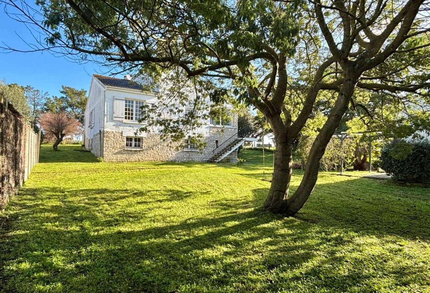 À vendre – Belle maison familiale avec vue mer, dépendance et jardin – La Brée-les-Bains, plage à pied — photo 1