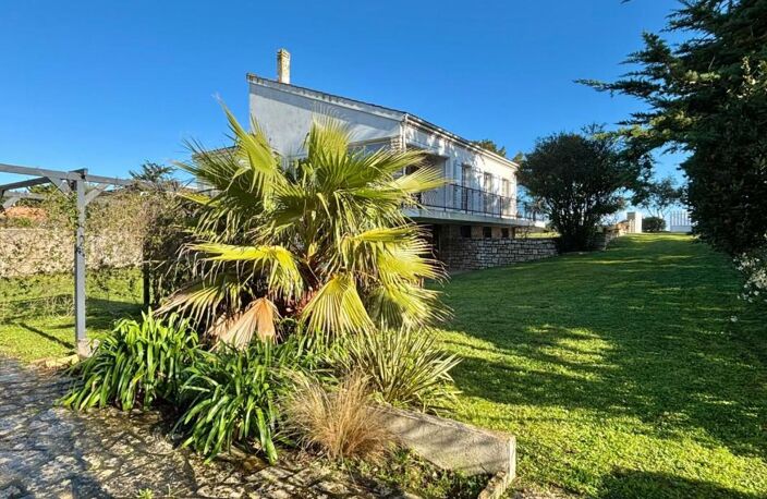 À vendre – Belle maison familiale avec vue mer, dépendance et jardin – La Brée-les-Bains, plage à pied — photo 2