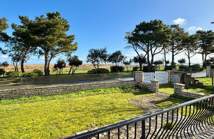 À vendre – Belle maison familiale avec vue mer, dépendance et jardin – La Brée-les-Bains, plage à pied — photo 4