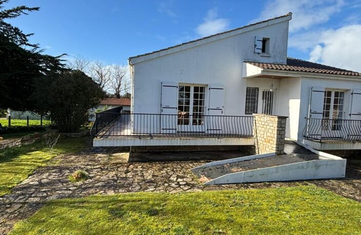 À vendre – Belle maison familiale avec vue mer, dépendance et jardin – La Brée-les-Bains, plage à pied — photo 5