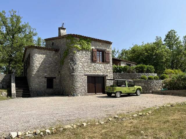 Villa en pierre avec belle vue - FAYENCE — photo du bien