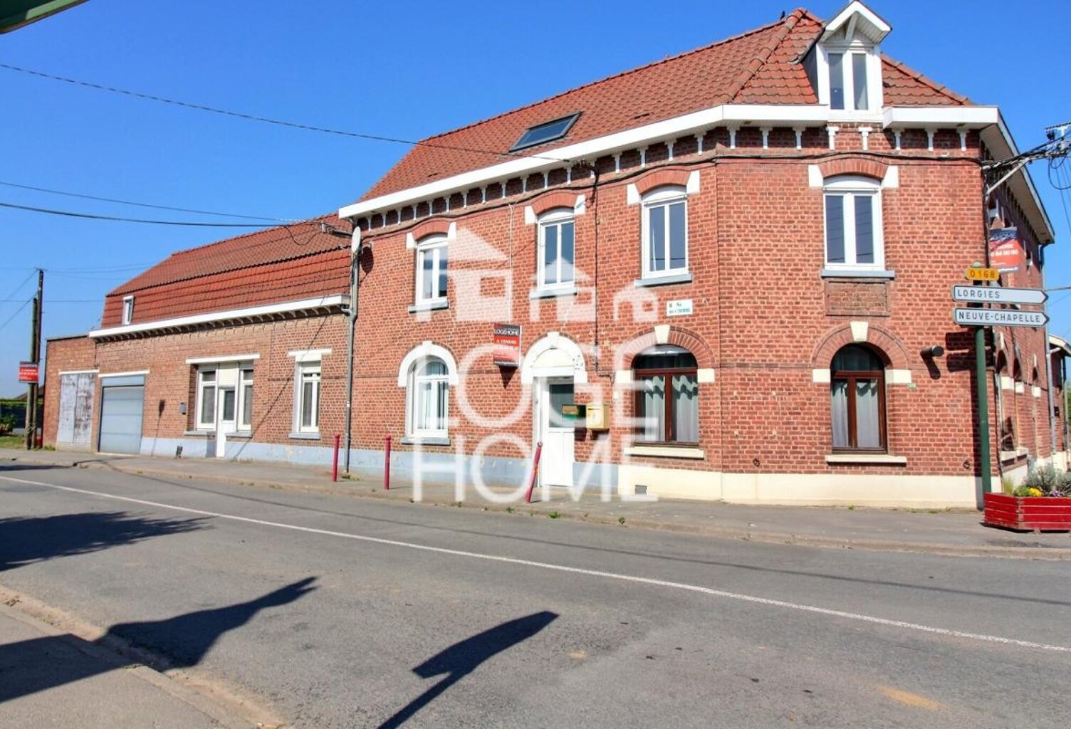 ENSEMBLE IMMOBILIER COMPRENANT 2 LOGEMENTS T4 AVEC GARAGES EXTÉRIEURS ET DÉPENDANCES — photo 1