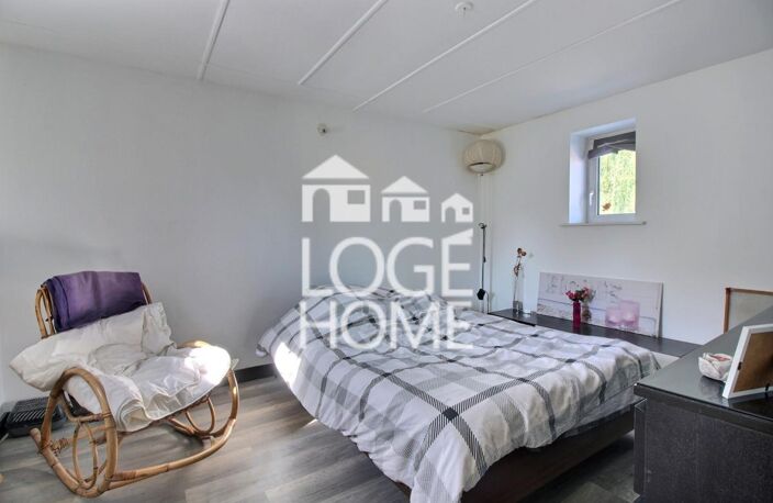 ENSEMBLE IMMOBILIER COMPRENANT 2 LOGEMENTS T4 AVEC GARAGES EXTÉRIEURS ET DÉPENDANCES — photo 4