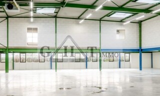 Local industriel  980 m² à louer à Saint-Thibault-des-Vignes (77400)