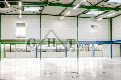 Local industriel  8550 €